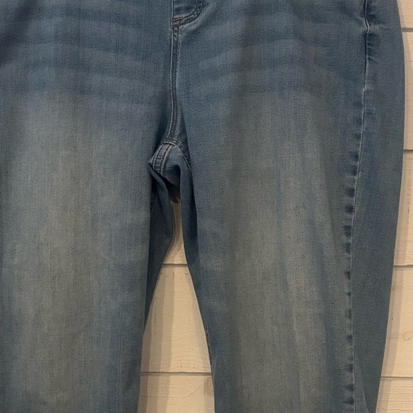 J JILL High Rise Straight Leg Pull On Crop Jeans Light Wash
Stretch Size 14 - Picture 3 of 9